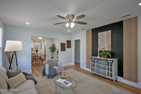 4014 Dellwood Avenue, Jacksonville FL - photo 7 of 40