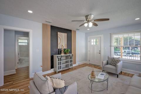 4014 Dellwood Avenue, Jacksonville FL - photo 9 of 40