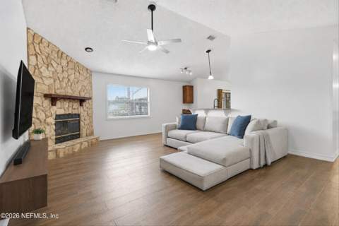 7395 Petrell Drive, Jacksonville FL - photo 7 of 25