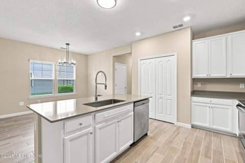 1687 Pottsburg Point Drive, Jacksonville FL - photo 15 of 53