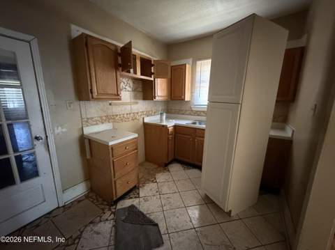 967 Kenmore Street, Jacksonville FL - photo 9 of 15