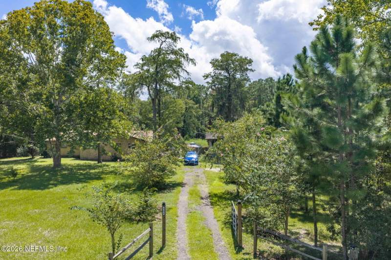 5 bedroom Mobile Home at 9296 Hipps Road, Jax Heights, Jacksonville — photo 3