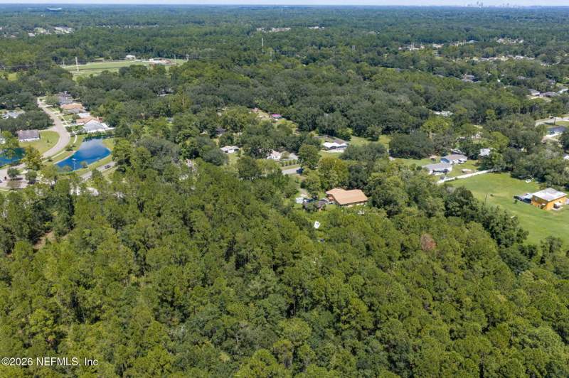5 bedroom Mobile Home at 9296 Hipps Road, Jax Heights, Jacksonville — photo 2