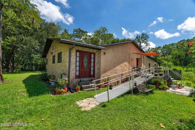 5 bedroom Mobile Home at 9296 Hipps Road, Jax Heights, Jacksonville — photo 5