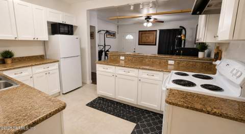 423 Holiday Drive, Interlachen FL - photo 6 of 20