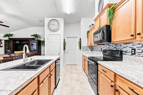 7225 Preston Pines Trail, Jacksonville FL - photo 13 of 33