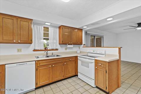 186 Foxridge Road, Orange Park FL - photo 12 of 39