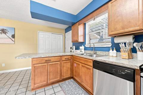 1052 Penman Road, Jacksonville Beach FL - photo 19 of 48
