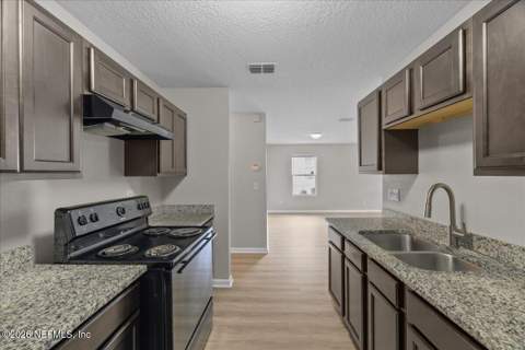 916 Wayne Street, Jacksonville FL - photo 8 of 31