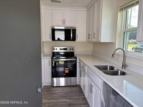 8066 Patou Drive, Jacksonville FL - photo 10 of 45