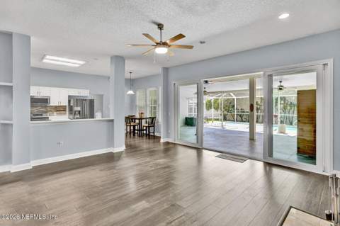 2958 Canyon Falls Drive, Jacksonville FL - photo 8 of 35