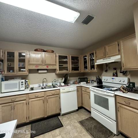 2830 W Lantana Lakes Drive, Jacksonville FL - photo 6 of 12