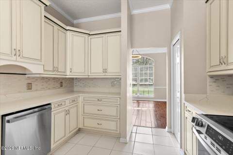 4624 Confederate Oaks Drive, Jacksonville FL - photo 9 of 27