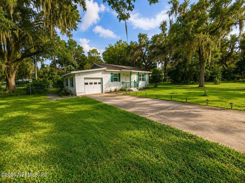2 bedroom Single Family Residence at 423 Holiday Drive, Grandin Lake Shores, Interlachen — photo 3