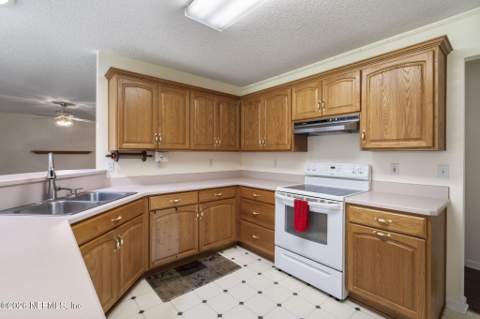 6045 Judy Drive, Jacksonville FL - photo 12 of 40