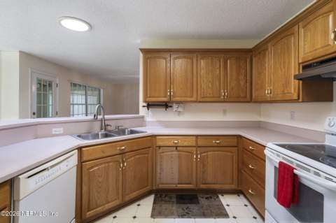 6045 Judy Drive, Jacksonville FL - photo 13 of 40