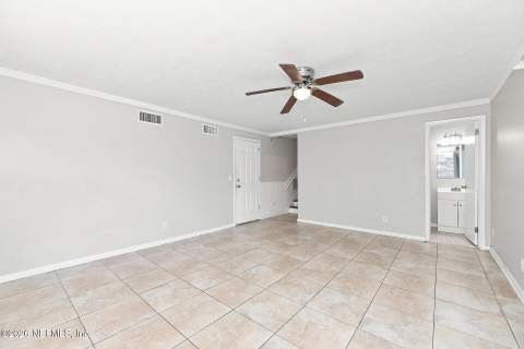 6015 Caprice Drive, Jacksonville FL - photo 10 of 22