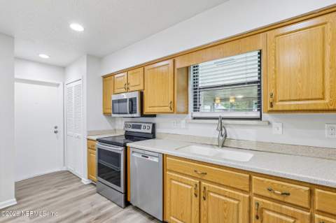 821 Basswood Court, Orange Park FL - photo 10 of 37