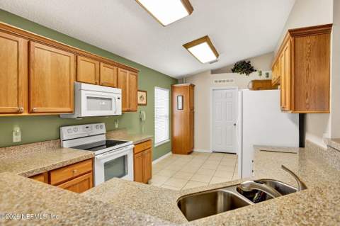 12396 Hickory Forest Road, Jacksonville FL - photo 6 of 30