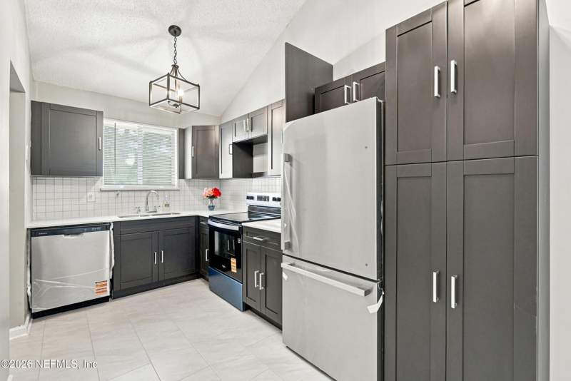 2 bedroom Townhouse at 2424 Seabury Place, Alden Trace, Jacksonville — photo 3