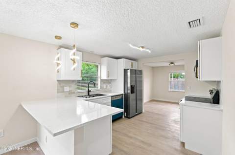 4526 Clam Shell Drive, Jacksonville FL - photo 9 of 44