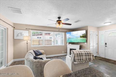 7862 Praver Drive, Jacksonville FL - photo 8 of 39