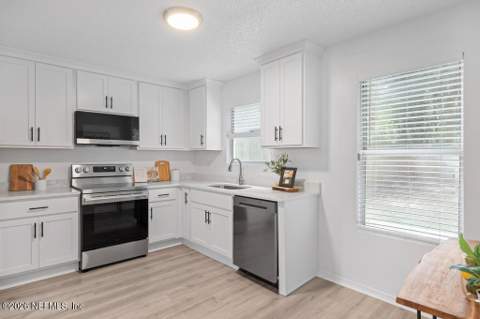 10962 Traci Lynn Drive, Jacksonville FL - photo 11 of 31