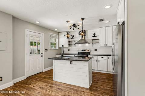 1075 Nelson Street, Jacksonville FL - photo 18 of 45