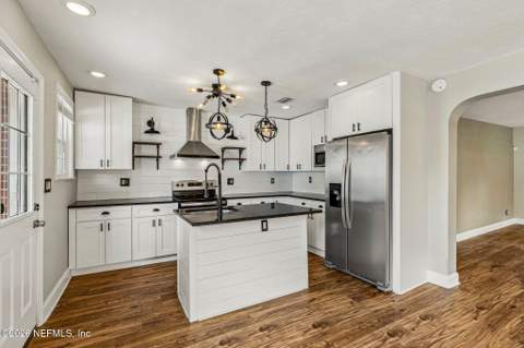 1075 Nelson Street, Jacksonville FL - photo 20 of 45