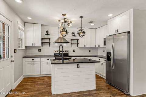 1075 Nelson Street, Jacksonville FL - photo 21 of 45