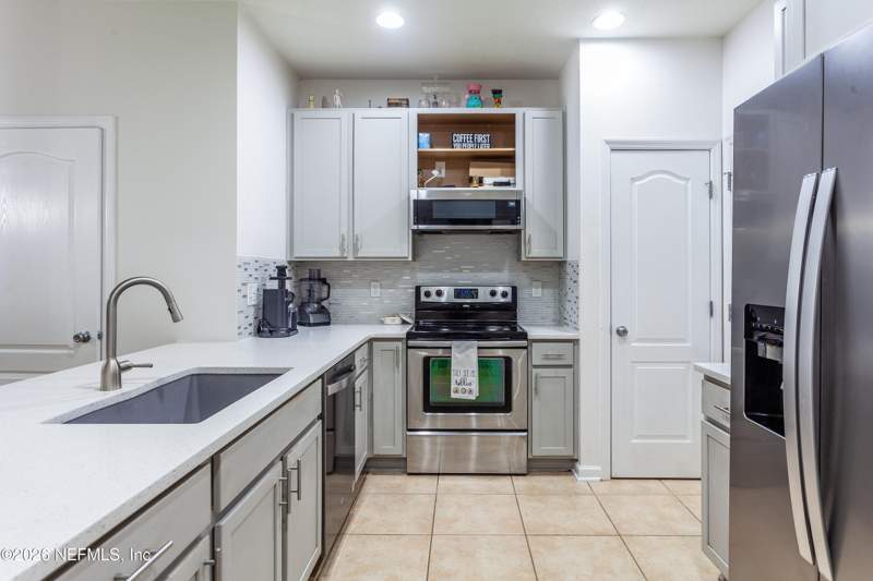 3 bedroom Townhouse at 5948 Bartram Village Drive, Villages Of Bartram Springs, Jacksonville — photo 5