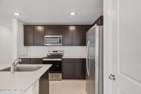 10114 Whistling Pine Court, Jacksonville FL - photo 7 of 29