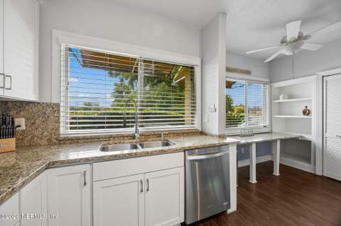 4020 Lavista Circle #211, Jacksonville FL - photo 14 of 32