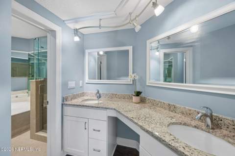 4020 Lavista Circle #211, Jacksonville FL - photo 17 of 32