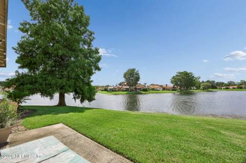 4020 Lavista Circle #211, Jacksonville FL - photo 7 of 32
