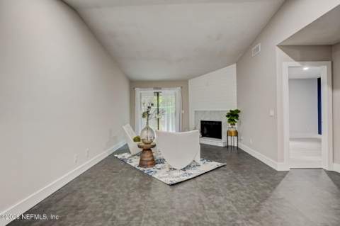 8300 Plaza Gate Lane #1071, Jacksonville FL - photo 10 of 27