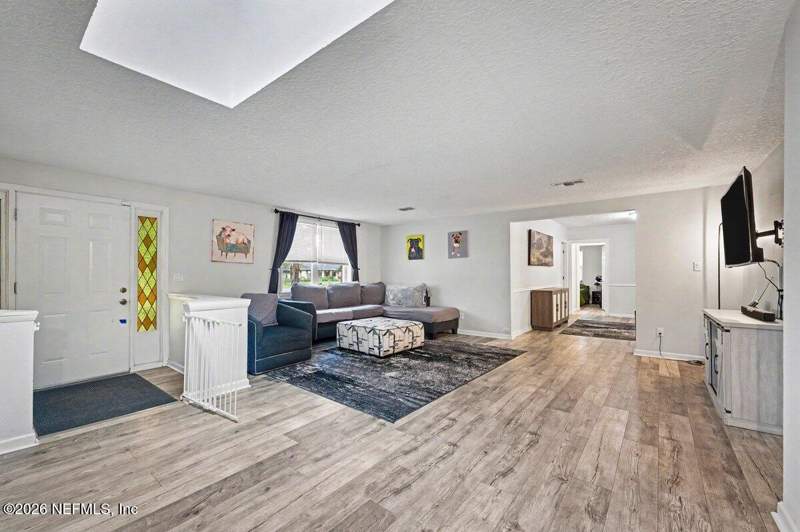 4 bedroom Single Family Residence at 11351 W Court Boulevard, Pineview Heights, Jacksonville — photo 5