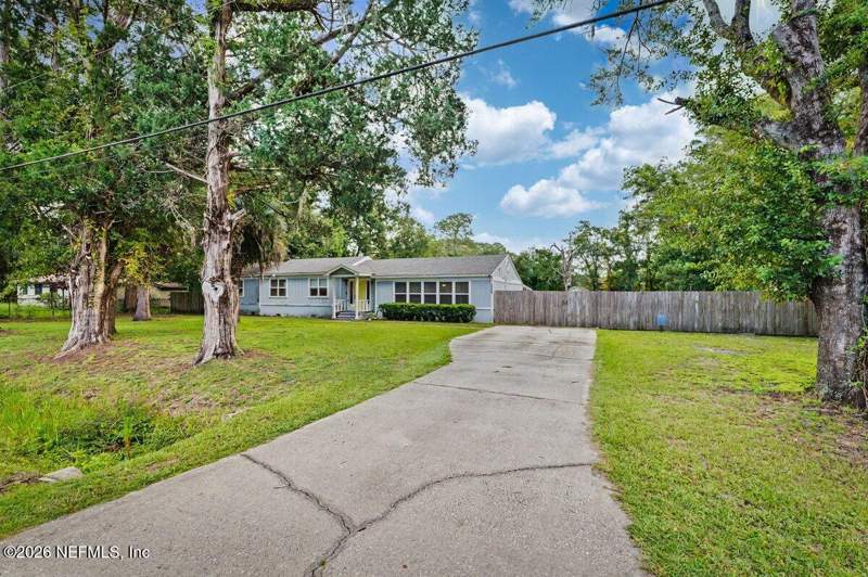 4 bedroom Single Family Residence at 11351 W Court Boulevard, Pineview Heights, Jacksonville — photo 4