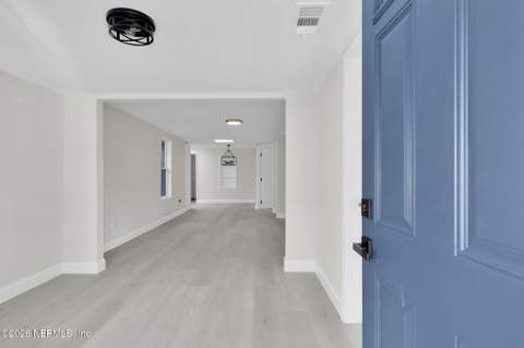 5807 Castellano Avenue, Jacksonville FL - photo 7 of 37
