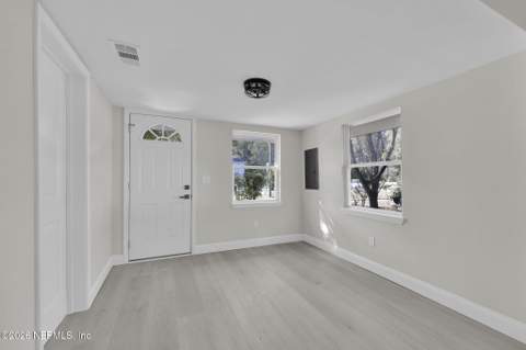 5807 Castellano Avenue, Jacksonville FL - photo 9 of 37