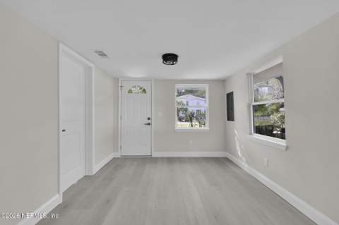 5807 Castellano Avenue, Jacksonville FL - photo 10 of 37