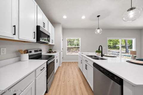 9019 Hipps Road, Jacksonville FL - photo 15 of 30