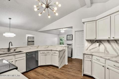 13060 Autumn River Road, Jacksonville FL - photo 8 of 25