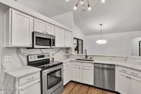 13060 Autumn River Road, Jacksonville FL - photo 7 of 25