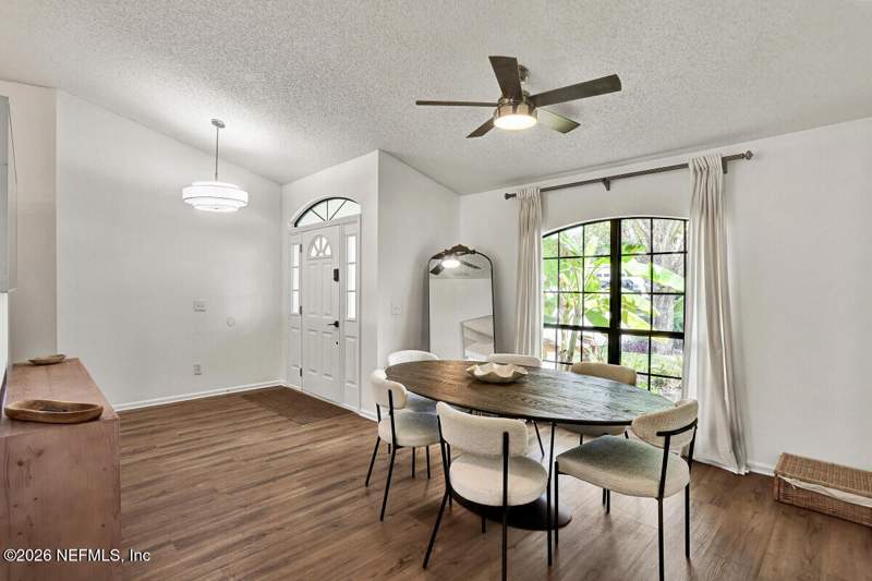 4 bedroom Single Family Residence at 13060 Autumn River Road, Riverbrook At Glen, Jacksonville — photo 4