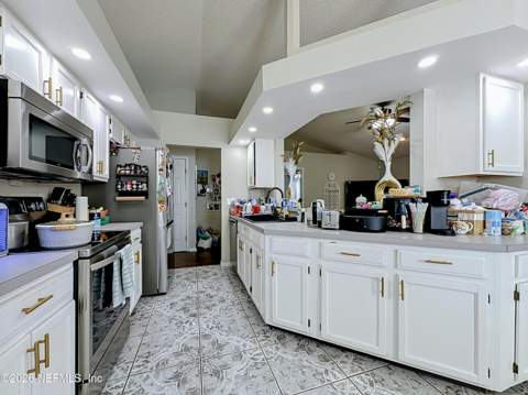 3346 Deerfield Pointe Drive, Orange Park FL - photo 8 of 29