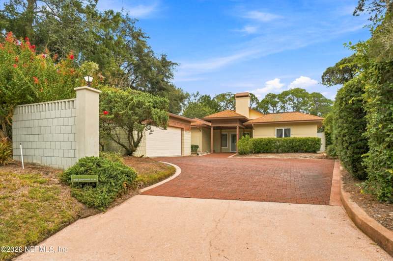 3 bedroom Single Family Residence at 10105 Courtyards Place, Deerwood, Jacksonville — photo 2