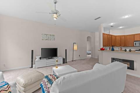 543 Apple Creek Drive, Jacksonville FL - photo 10 of 52
