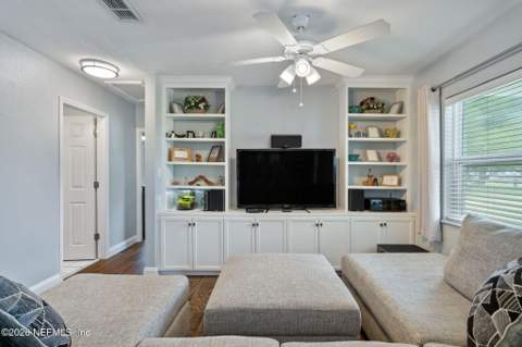 9479 Heckscher Drive, Jacksonville FL - photo 9 of 31