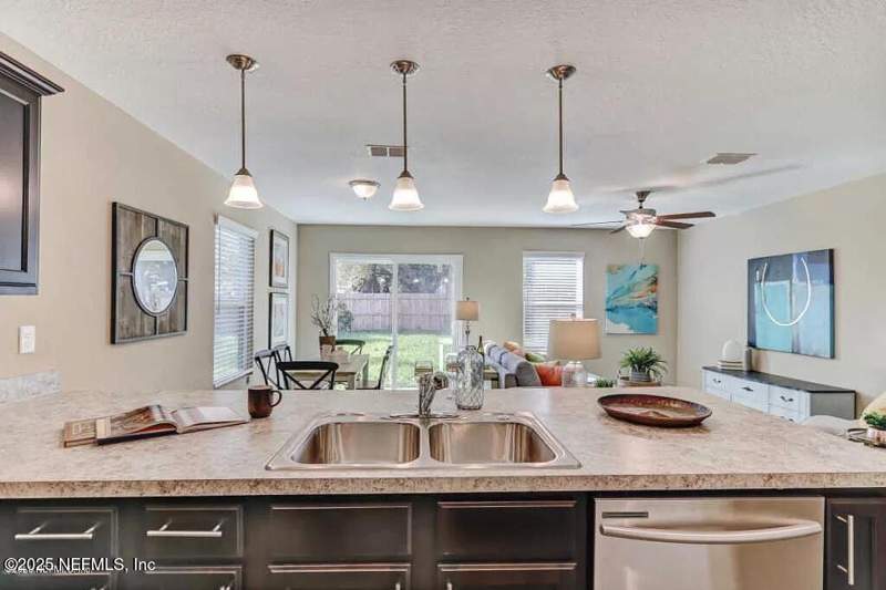 3 bedroom Single Family Residence at 1308 Lake Shore Boulevard, Cedarhurst, Jacksonville — photo 2